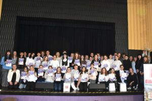 Zdjęcie grupowe - uczestnicy turnieju wiedzy o książce 2026